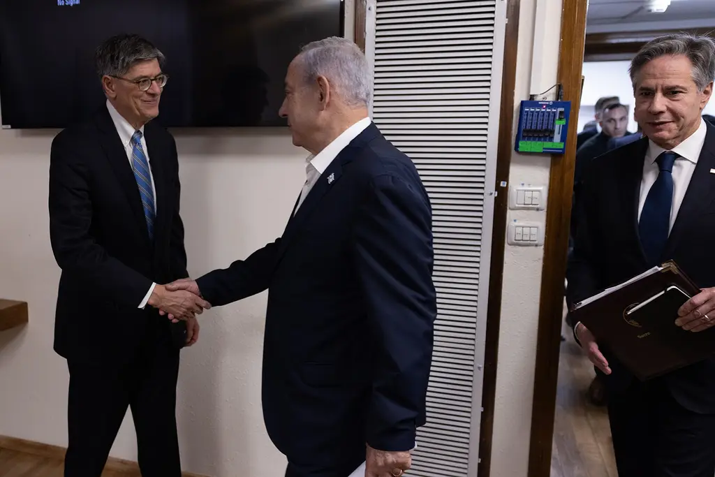 El primer ministro israelí, Benjamin Netanyahu, saluda a un integrante de una delegación estadounidense. Foto: Departamento de Estado de EE.UU. / Wikimedia Commons (dominio público) (archivo)