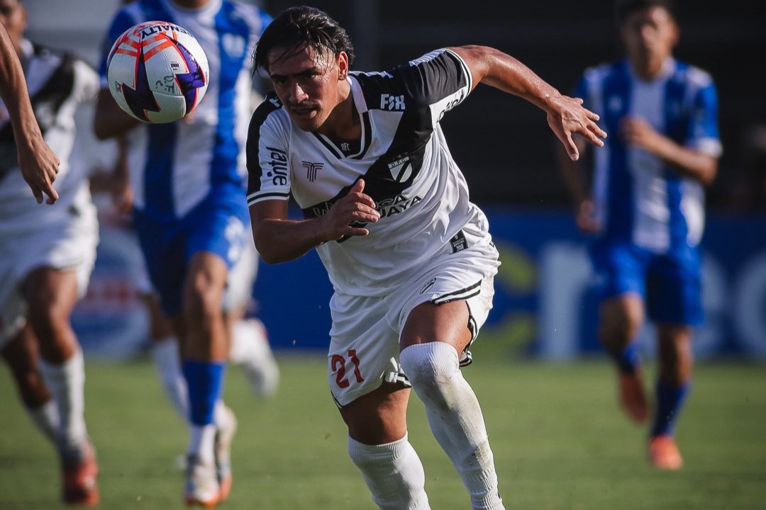 Nicolás Azambuja en una sesión de entrenamiento con Danubio. Foto: El País