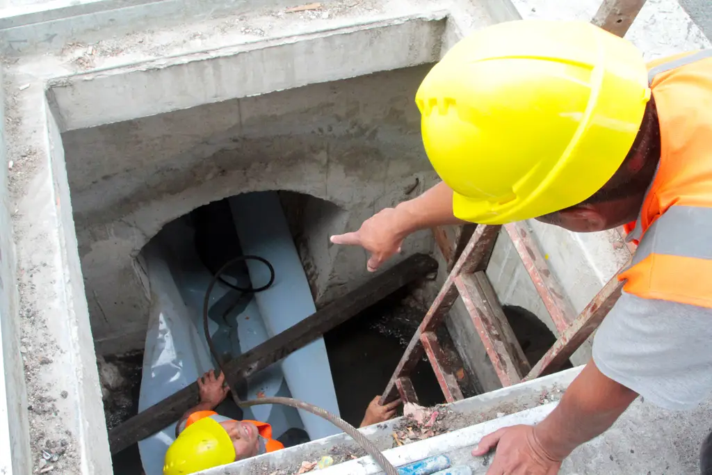 Obras de reparación del saneamiento en avenida 8 de Octubre de Montevideo. Foto: Intendencia de Montevideo
