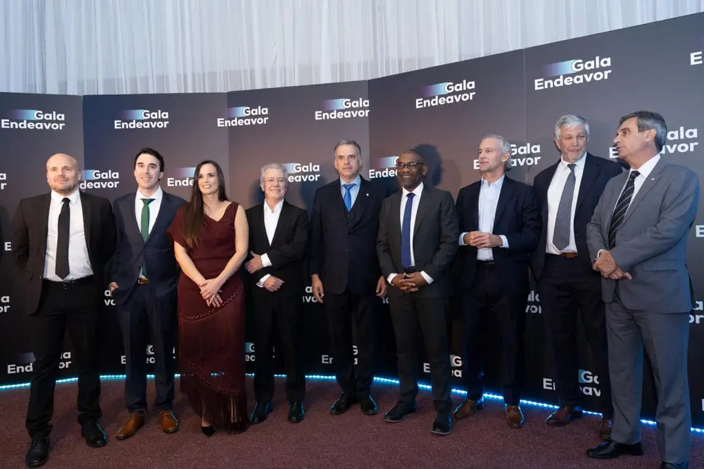 Yamandú Orsi en la gala por los 25 años de Endeavor Uruguay en el LATU. Foto: Presidencia