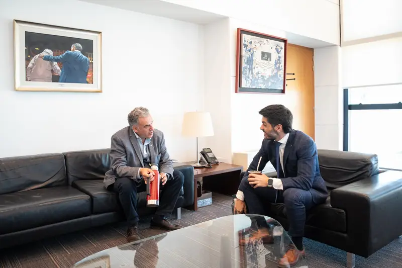 Yamandú Orsi durante las reuniones con dirigentes políticos antes de la Asamblea General de Naciones Unidas. Foto: Presidencia