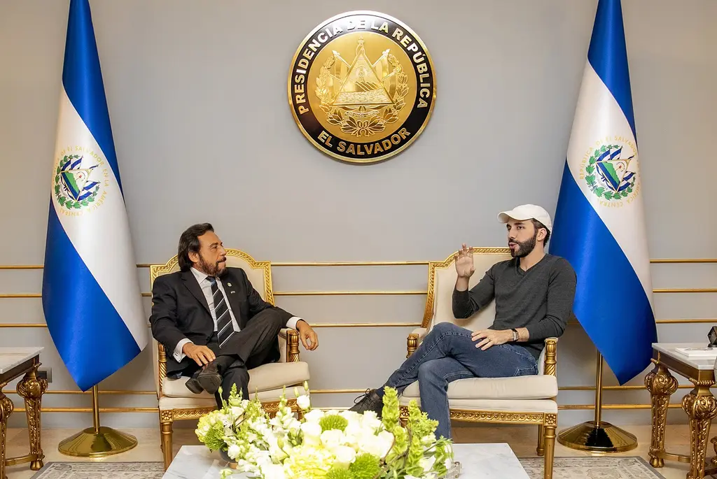 El vicepresidente de El Salvador, Félix Ulloa, conversa con el presidente Nayib Bukele en la Casa Presidencial salvadoreña. Foto: VP2023 / Wikimedia Commons (CC BY-SA 4.0) (archivo)