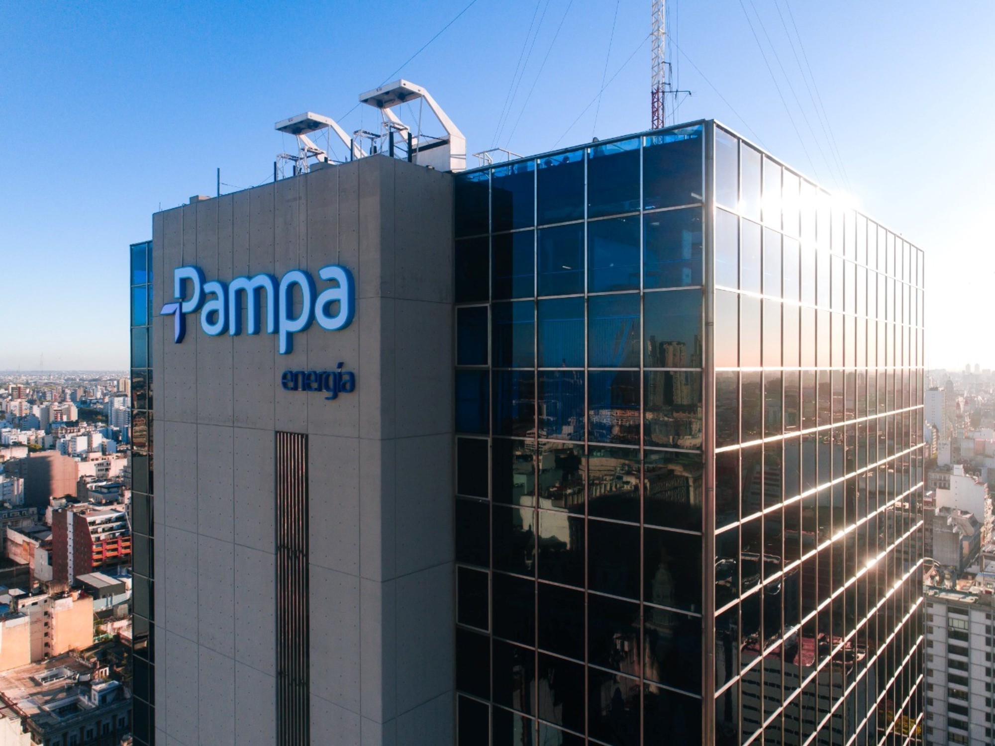 Cierre de la planta de caucho sintético de Pampa Energía en Santa Fe. Foto: La Nación