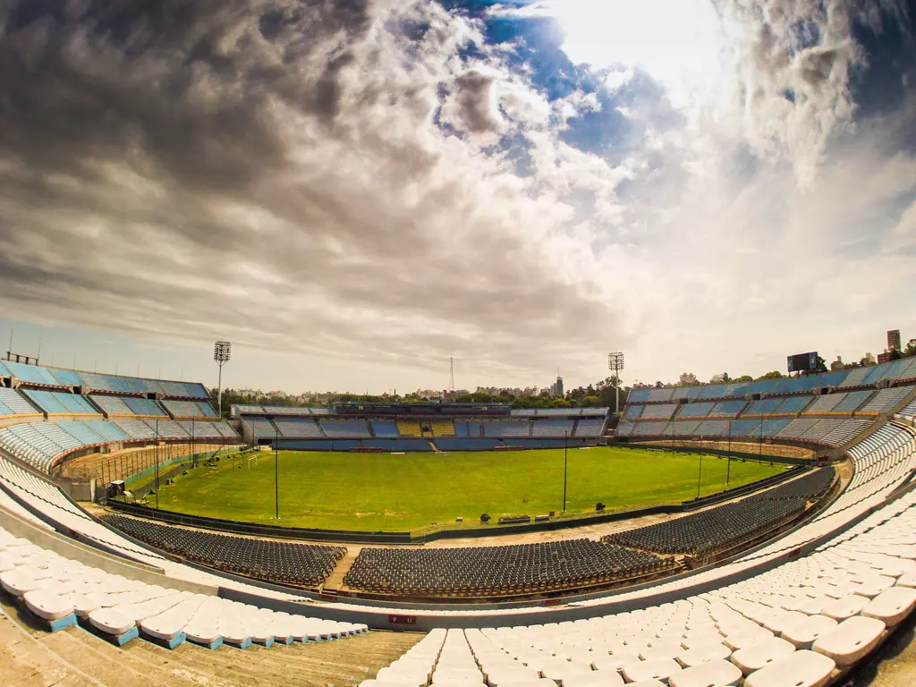 El Estadio Centenario de Montevideo, escenario del debut de Peñarol y Montevideo City Torque en la Copa AUF Uruguay. Foto: TitiNicola / Wikimedia Commons (CC BY-SA 4.0)
