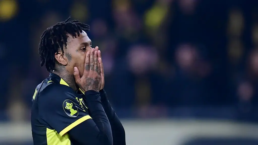Abel Hernández se lleva las manos a la cara durante el partido de Peñarol ante Central Español por el Torneo Clausura, el 16 de setiembre (archivo). Foto: Dante Fernández / FocoUy