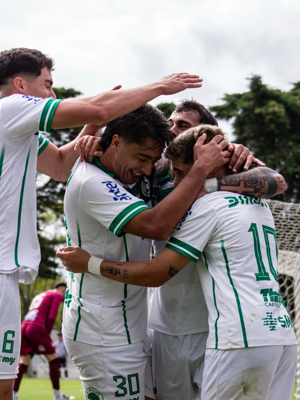 Los jugadores de Plaza Colonia festejan un gol ante River Plate. Foto: Plaza Colonia