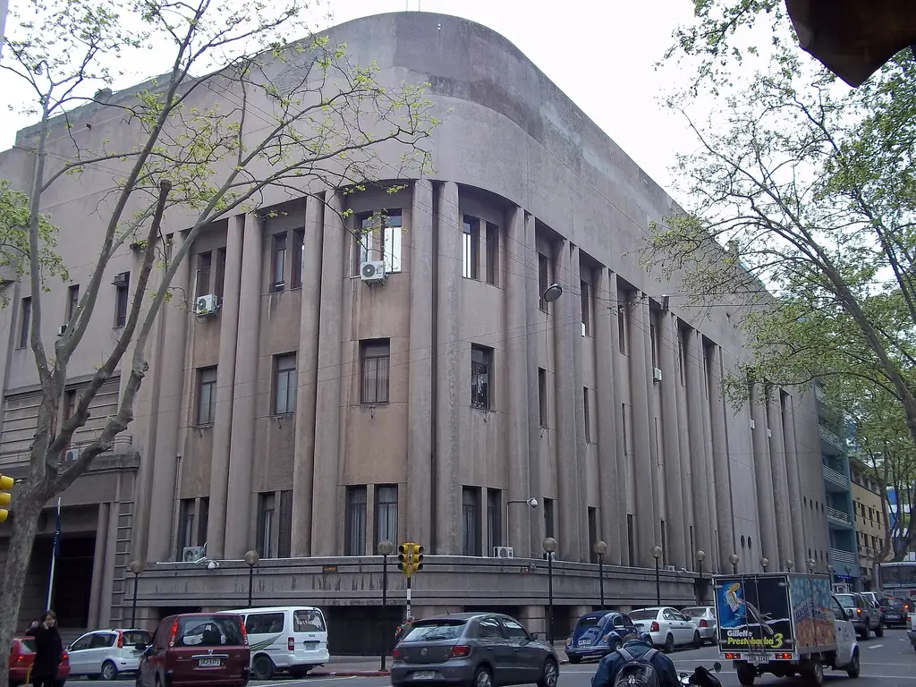Fachada de la Jefatura de Policía de Montevideo. Foto: Andrea Mazza / Wikimedia Commons (CC BY-SA 3.0) (archivo)