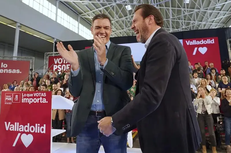 Pedro Sánchez y Óscar Puente, en un acto en Valladolid, en una imagen de archivo. Foto: La Nación