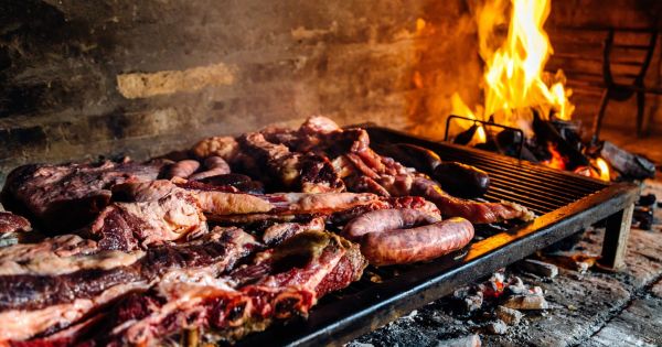 Asado uruguayo: el país cerró 2024 con 99,3 kg de carne por persona según INAC. Foto: MercoPress