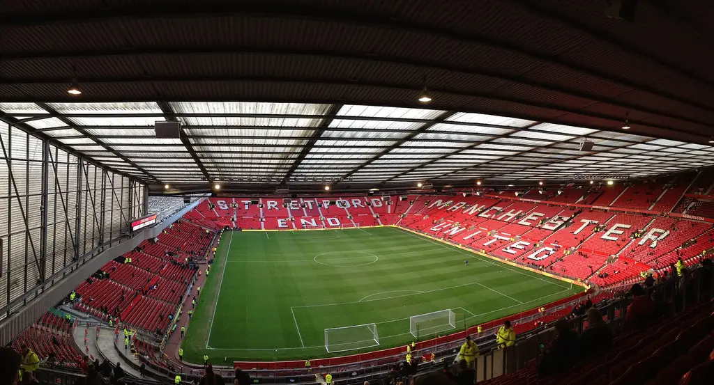 Vista del interior del estadio Old Trafford, la cancha de Manchester United. Foto: Stacey MacNaught / Wikimedia Commons (CC BY 2.0) (archivo)
