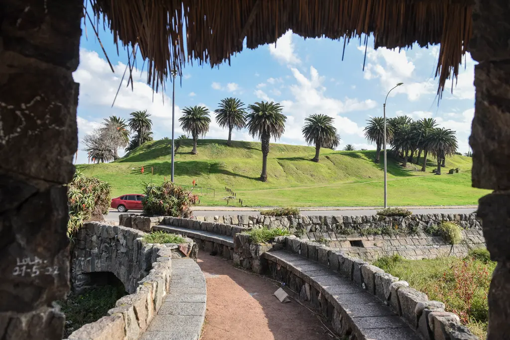 Canteras del Parque Rodó en Montevideo, donde ocurrió el ataque investigado el 24 de julio. Este miércoles la Policía realizó ocho allanamientos en Maroñas. Foto: Artigas Pessio / Intendencia de Montevideo