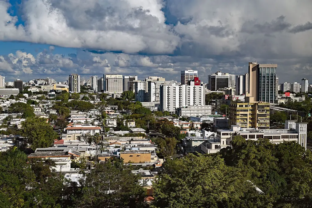 Edificios de oficinas y bancos en el distrito financiero de Hato Rey, en San Juan de Puerto Rico. Foto: P. Hughes / Wikimedia Commons (CC BY 4.0) (archivo)