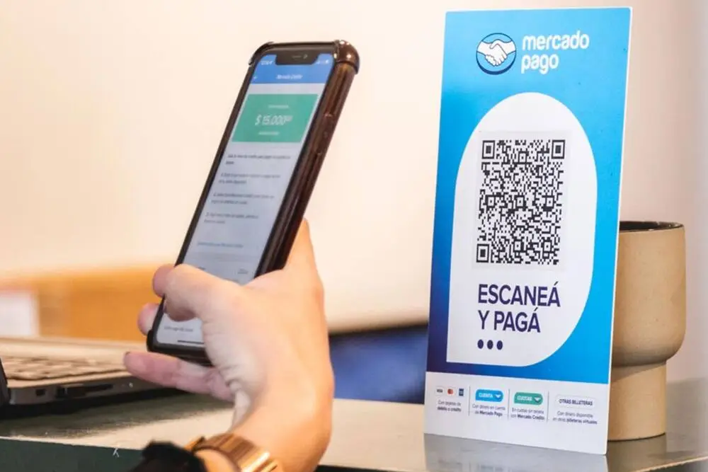 Un cartel de Mercado Pago para cobrar con el celular. Foto: La Nación