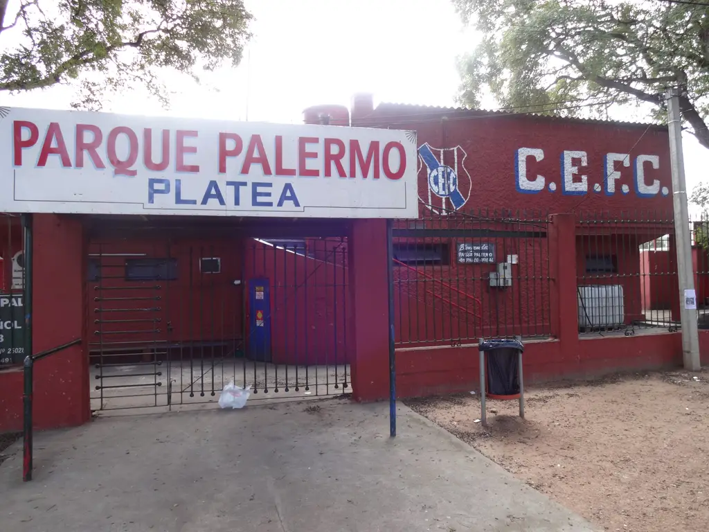 Fachada del Estadio Parque Palermo en Montevideo. Foto: Wikimedia Commons