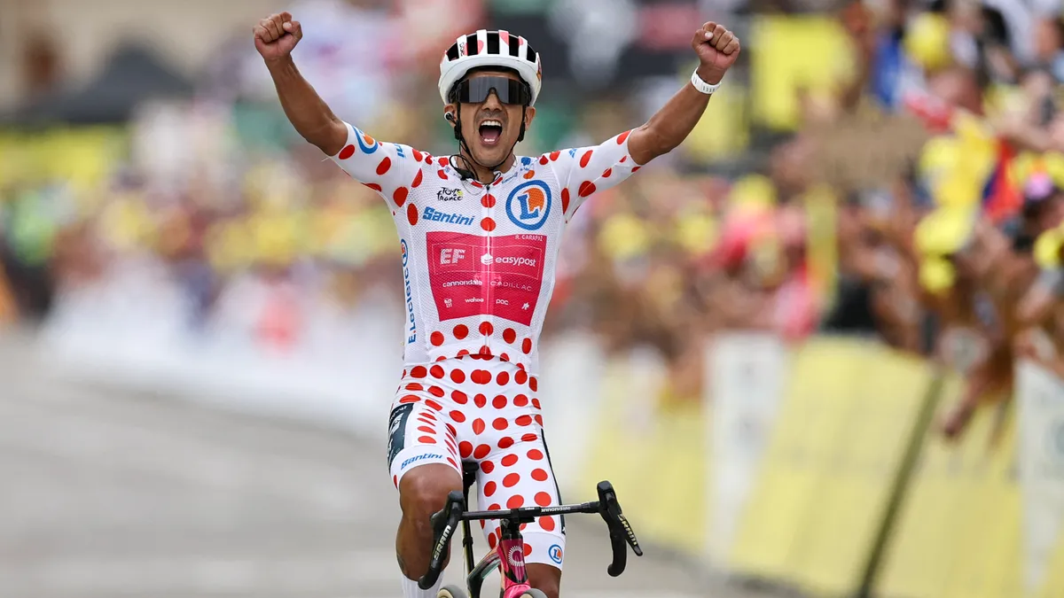 Carapaz ganó la etapa 20 en Alpe d’Huez tras los dos tumbos de Sepp Kuss. Foto: USA Today