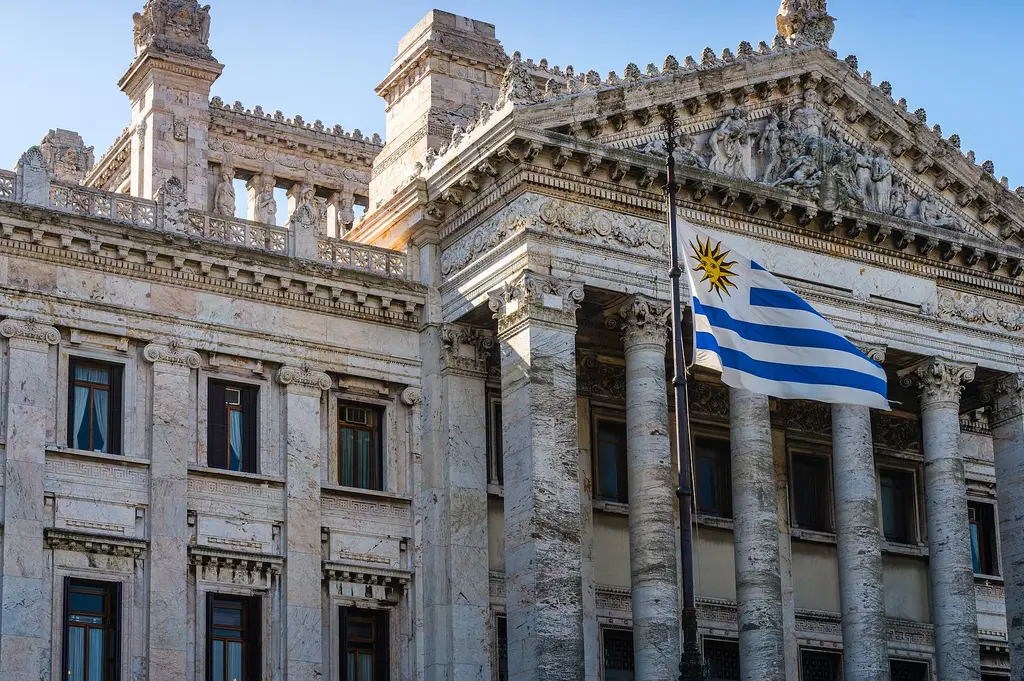 Fachada del Palacio Legislativo de Montevideo, adonde marcharon los transportistas autoconvocados. Foto: GameOfLight / Wikimedia Commons (CC BY-SA 3.0) (archivo)