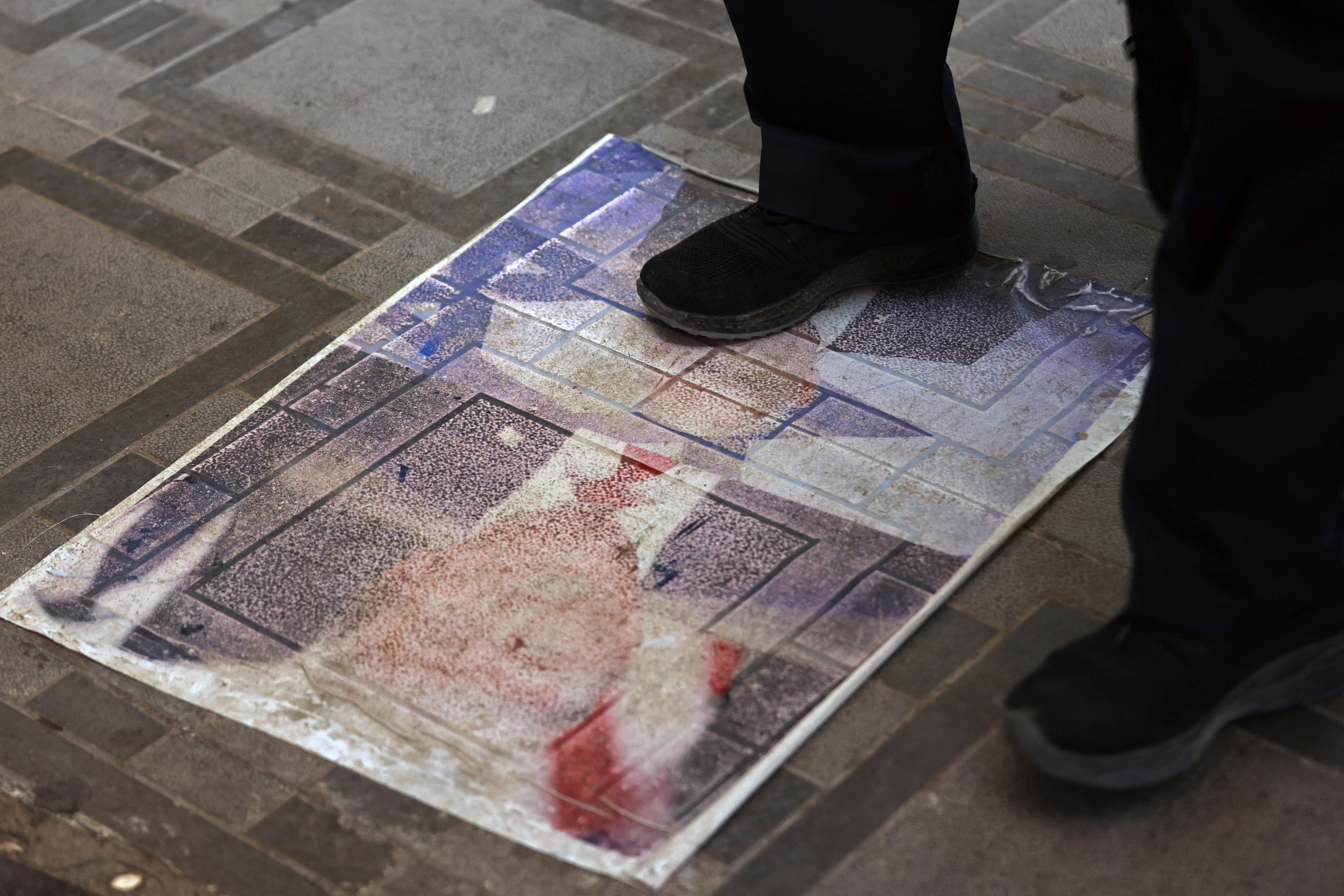 Donald Trump en el Despacho Oval anunciando represalias contra Irán. Foto: Ambito