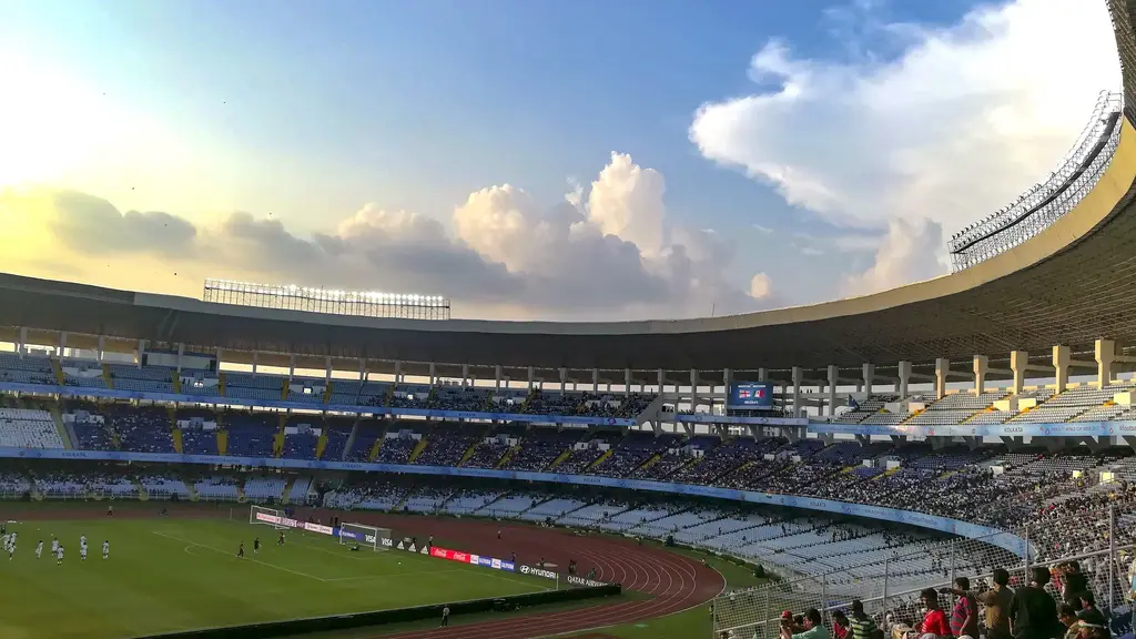 Las tribunas y el campo del estadio Salt Lake (Vivekananda Yuba Bharati Krirangan) de Calcuta durante un partido internacional. Foto: Debnathsonu1996 / Wikimedia Commons (CC BY-SA 4.0) (archivo)