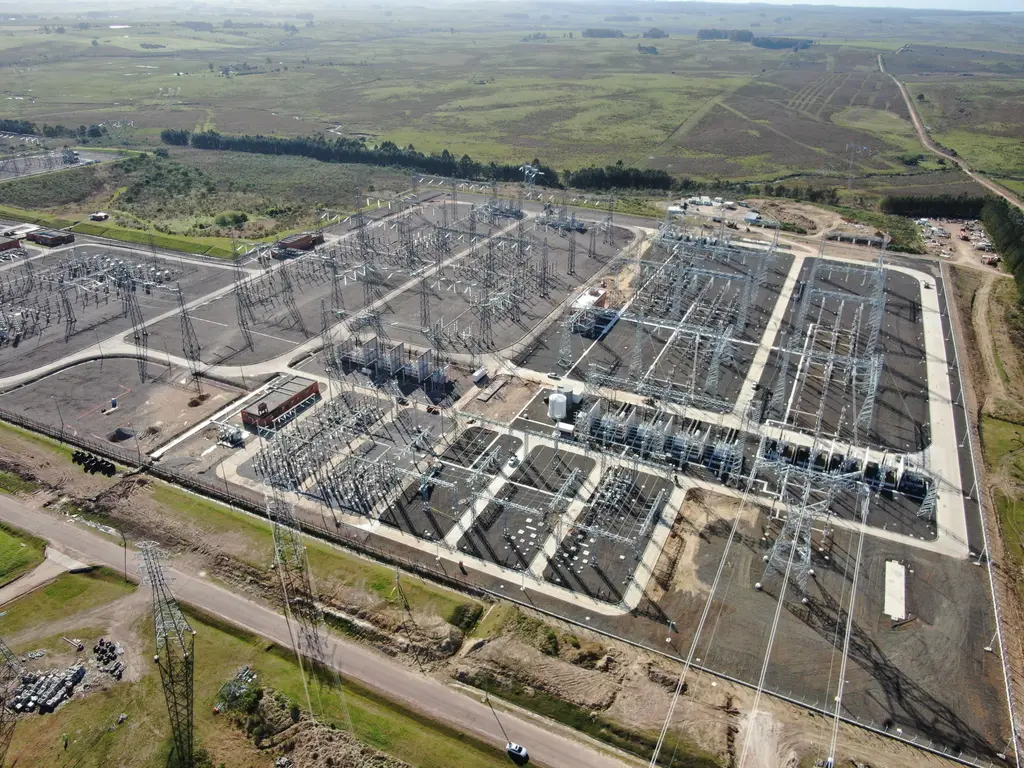 Obra e infraestructura eléctrica de UTE en el sistema de transmisión. Foto: Presidencia